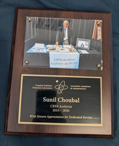 Plaque for Sunil / Plaque commémorative pour Sunil