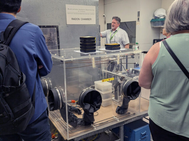 Radiation Safety Institute of Canada (RSIC) Laboratories radon chamber laboratory tour / Visite guidée du laboratoire de chambres à radon de l’Institut de radioprotection du Canada